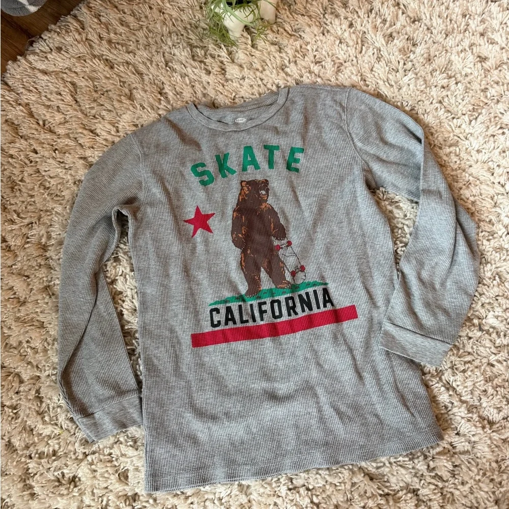 Old Navy Gray Skate Bear Long Sleeve Tee